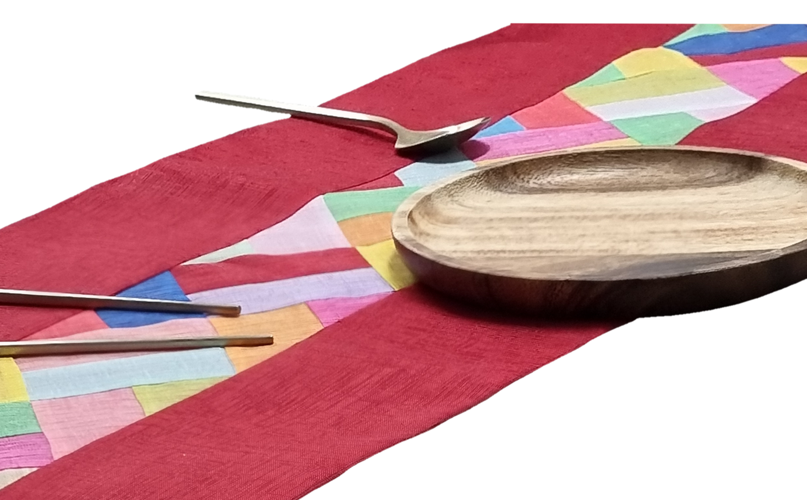 Seoulful Vintage saekdong table runner set on a table